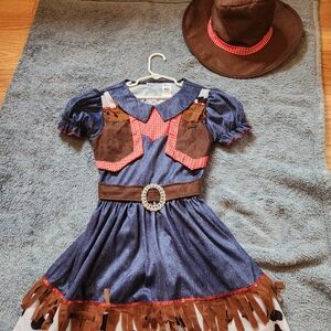 Cowgirl costume, dress and hat. Size 7-9. Great condition.